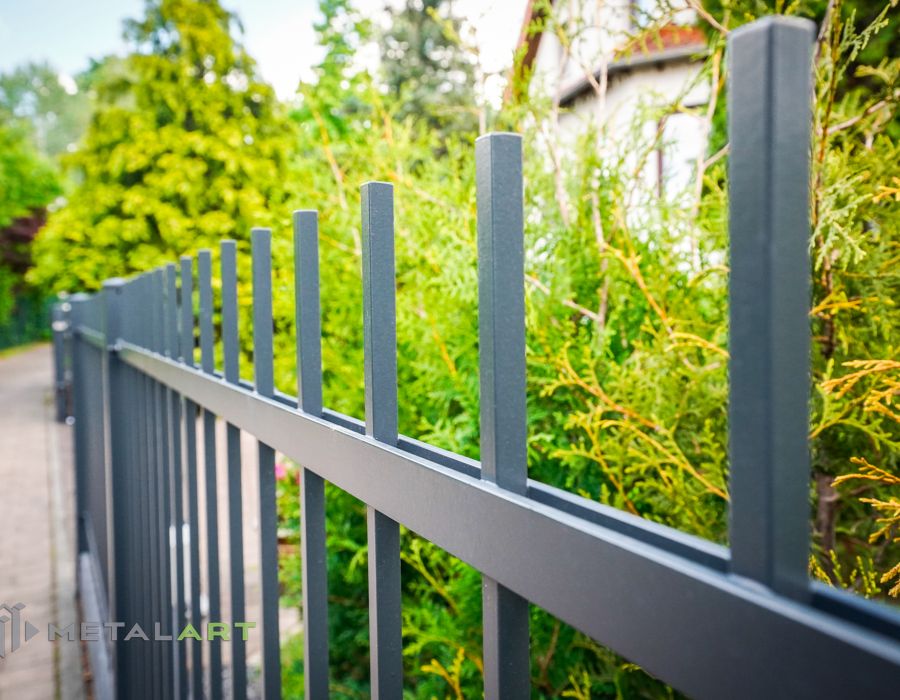 Zaunprojekt, Zaunportfolio, Zaunmuster, Schmiedezaun, Schmiedezäune, Zaunanlage Projekt, Zaun Metal Art, Zäune aus Polen, Zaun Berlin, Zaun günstig kaufen, Zäune und Tore, klassische Zäune, Gartenzaun, Gartenzäune
