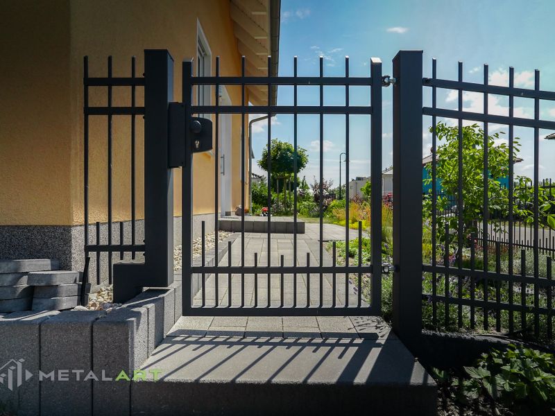 Zaun in Welle, Zaunprojekt, Zaunportfolio, Zaunmuster, Schmiedezaun, Schmiedezäune, Zaunanlage Projekt, Zaun Metal Art, Zäune aus Polen, Zaun Berlin, Zaun günstig kaufen, Zäune und Tore, klassische Zäune, Schmuckzaun, Schmuckzäune, Gartenzaun, Gartenzäune