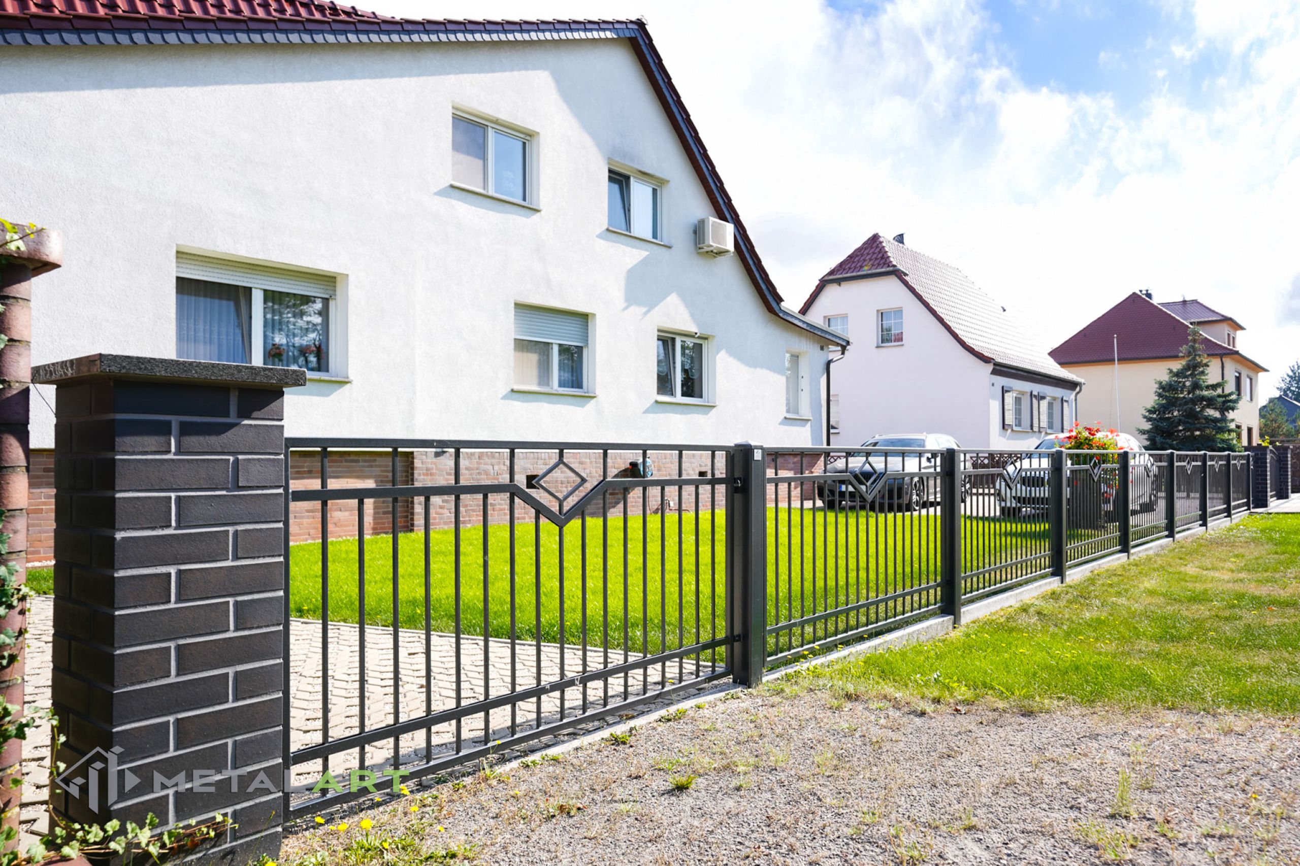Rahmenzaun, Zaunprojekt, Zaunportfolio, Zaunmuster, Schmiedezaun, Schmiedezäune, Zaunanlage Projekt, Zaun Metal Art, Zäune aus Polen, Zaun Berlin, Zaun günstig kaufen, Zäune und Tore, klassische Zäune, Gartenzaun, Gartenzäune