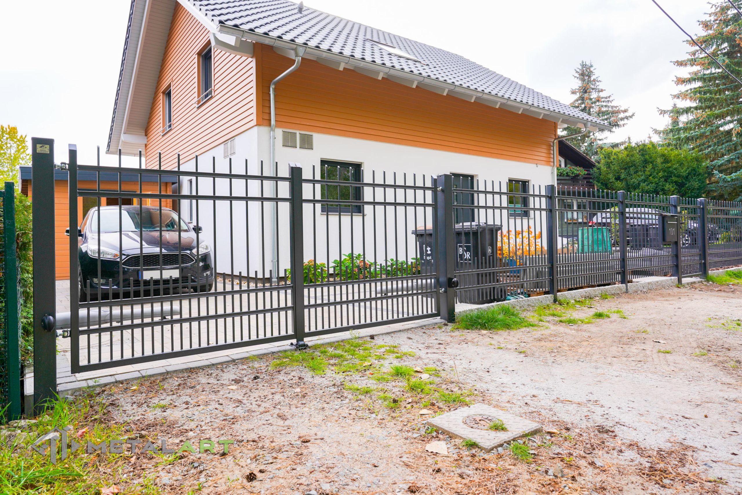 Zaunprojekt, Zaunportfolio, Zaunmuster, Schmiedezaun, Schmiedezäune, Zaunanlage Projekt, Zaun Metal Art, Zäune aus Polen, Zaun Berlin, Zaun günstig kaufen, Zäune und Tore, klassische Zäune, Gartenzaun, Gartenzäune