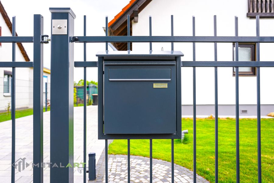 Asymmetrisches Doppelflügeltor, Zaunprojekt, Zaunportfolio, Zaunmuster, Schmiedezaun, Schmiedezäune, Zaunanlage Projekt, Zaun Metal Art, klassische Zäune, Gartenzaun, Gartenzäune