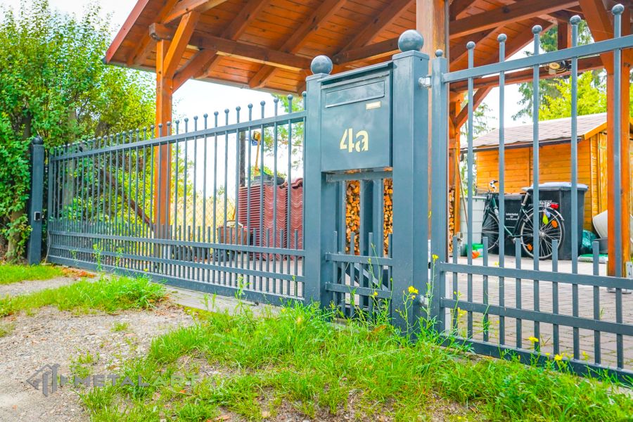 Zaunprojekt, Zaunportfolio, Zaunmuster, Schmiedezaun, Schmiedezäune, Zaunanlage Projekt, Zaun Metal Art, Zäune aus Polen, Zaun Berlin, Zaun günstig kaufen, Zäune und Tore, klassische Zäune, Gartenzaun, Gartenzäune