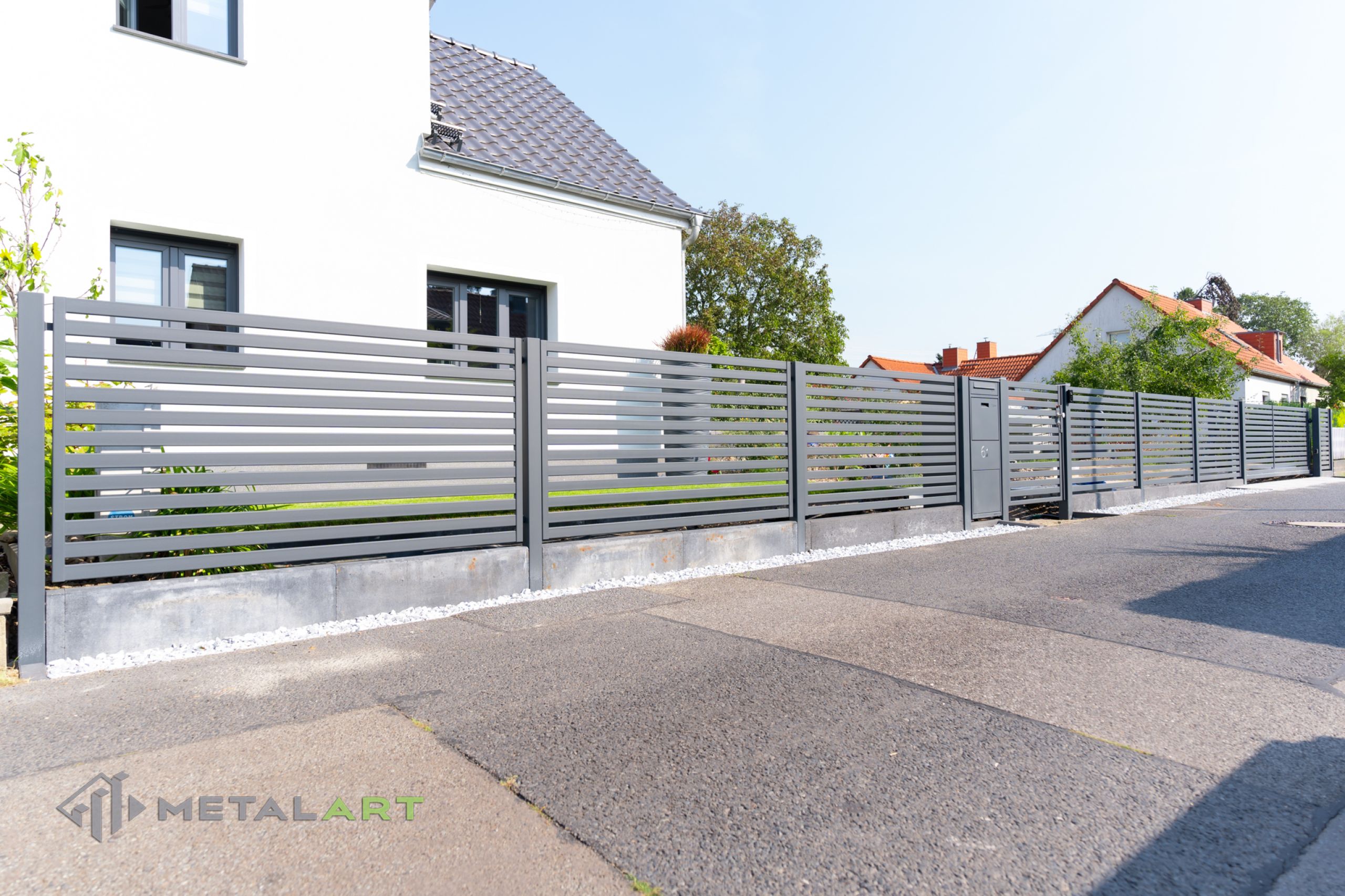 Einflügeltor, Zaunanlage Projekt, Zaun Metal Art, Zäune aus Polen, Zaun Berlin, Zaun günstig kaufen, Zäune und Tore, moderne Zäune, Sichtschutzzäune