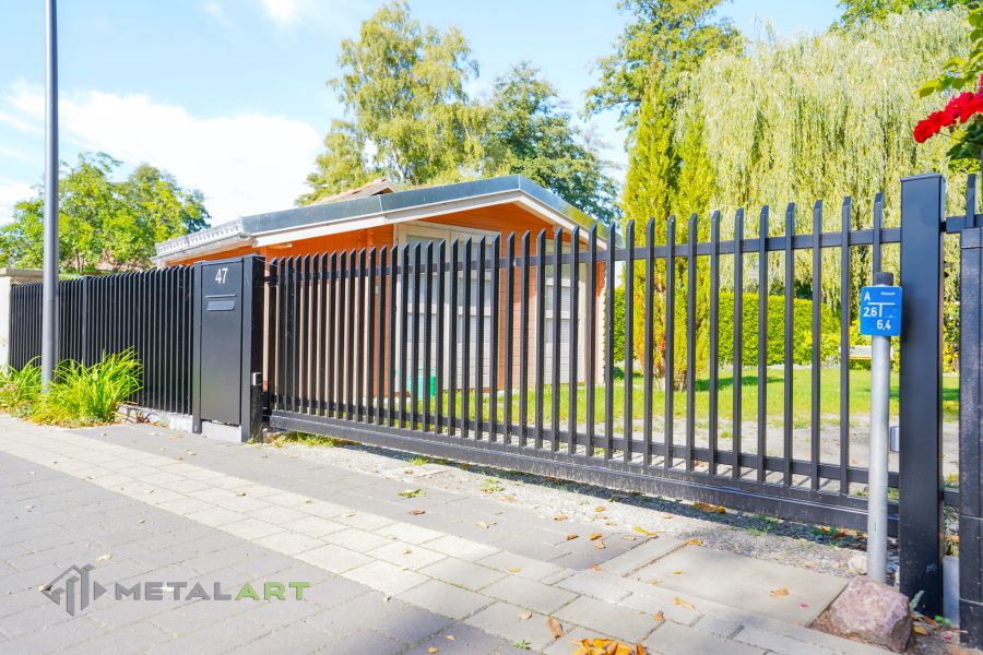 Zaunprojekt mit Schiebetor, Zaunportfolio, moderne Zäune, Zaunanlage Projekt, Zaun Metal Art, Zäune aus Polen, Zaun Berlin, Zaun günstig kaufen, Zäune und Tore