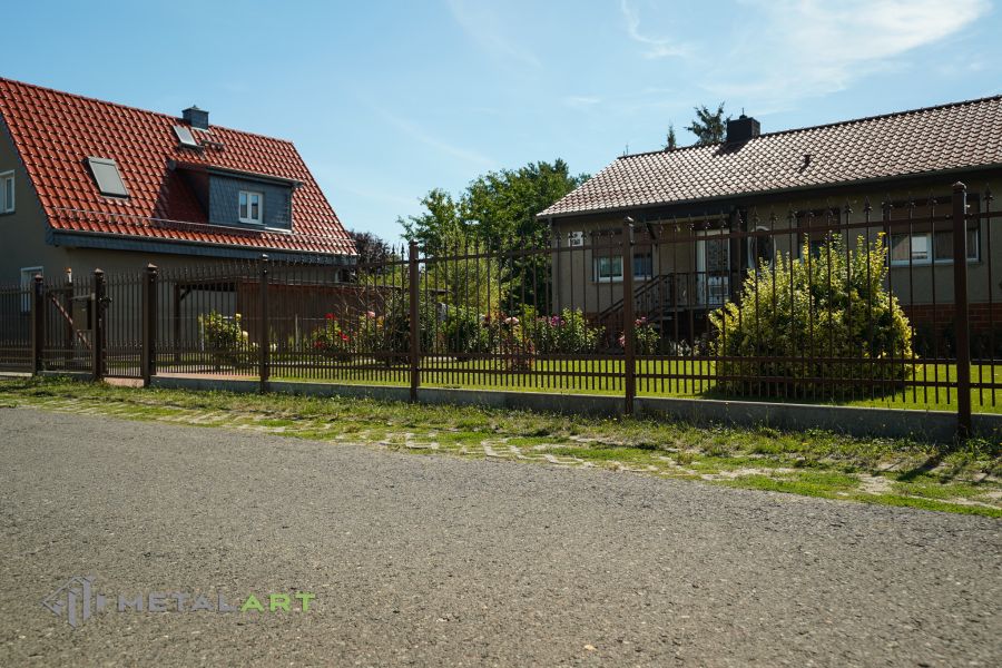 Zaunprojekt, Zaunportfolio, Zaunmuster, Schmiedezaun, Schmiedezäune, Zaunanlage Projekt, Zaun Metal Art, Zäune aus Polen, Zaun Berlin, Zaun günstig kaufen, Zäune und Tore, klassische Zäune, Gartenzaun, Gartenzäune