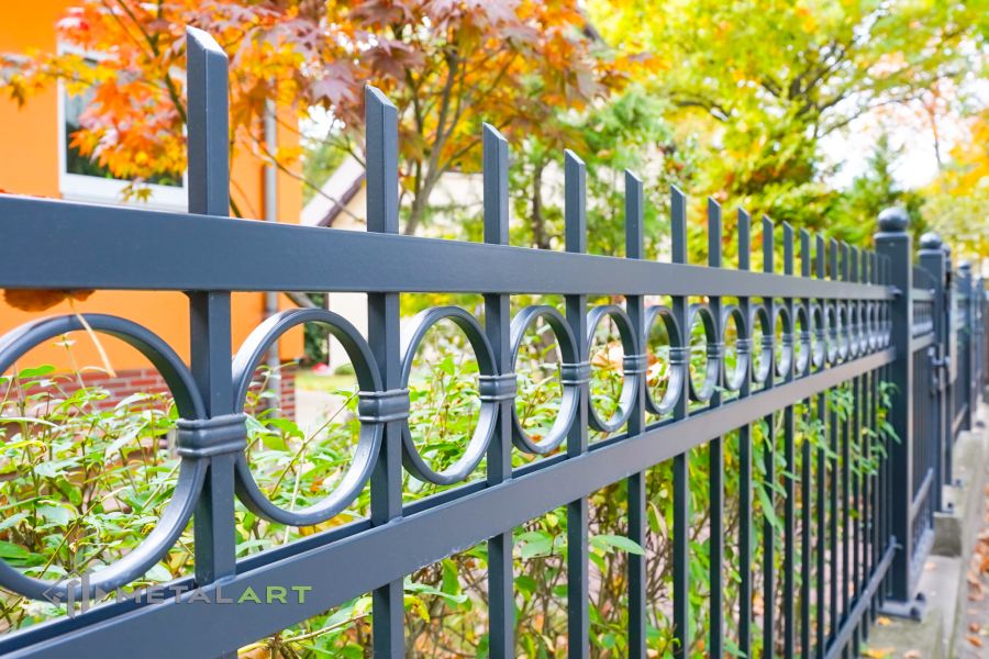 Zaunprojekt, Zaunportfolio, Zaunmuster, Schmiedezaun, Schmiedezäune, Zaunanlage Projekt, Zaun Metal Art, Zäune aus Polen, Zaun Berlin, Zaun günstig kaufen, Zäune und Tore, klassische Zäune, Gartenzaun, Gartenzäune