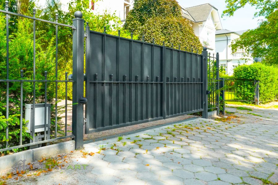 Schmuckzaun mit den Kugeln, Zaunportfolio, Zaunmuster, Schmiedezaun, Gartenzaun,