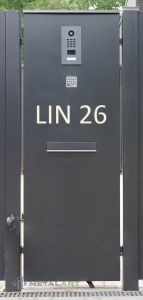 Briefkastenbox, Zaunanlage mit dem Briefkastenbox, Zaun, Briefkasten