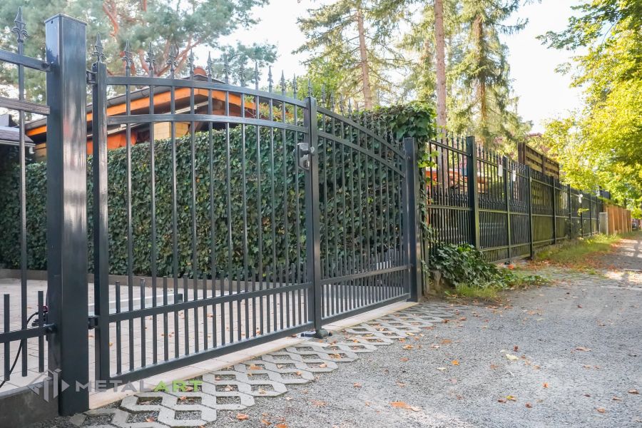 Zaunprojekt, Zaunportfolio, Zaunmuster, Schmiedezaun, Schmiedezäune, Zaunanlage Projekt, Zaun Metal Art, Zäune aus Polen, Zaun Berlin, Zaun günstig kaufen, Zäune und Tore, klassische Zäune, Gartenzaun, Gartenzäune