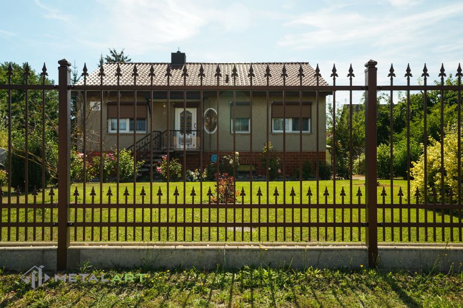 Zaunprojekt, Zaunportfolio, Zaunmuster, Schmiedezaun, Schmiedezäune, Zaunanlage Projekt, Zaun Metal Art, Zäune aus Polen, Zaun Berlin, Zaun günstig kaufen, Zäune und Tore, klassische Zäune, Gartenzaun, Gartenzäune