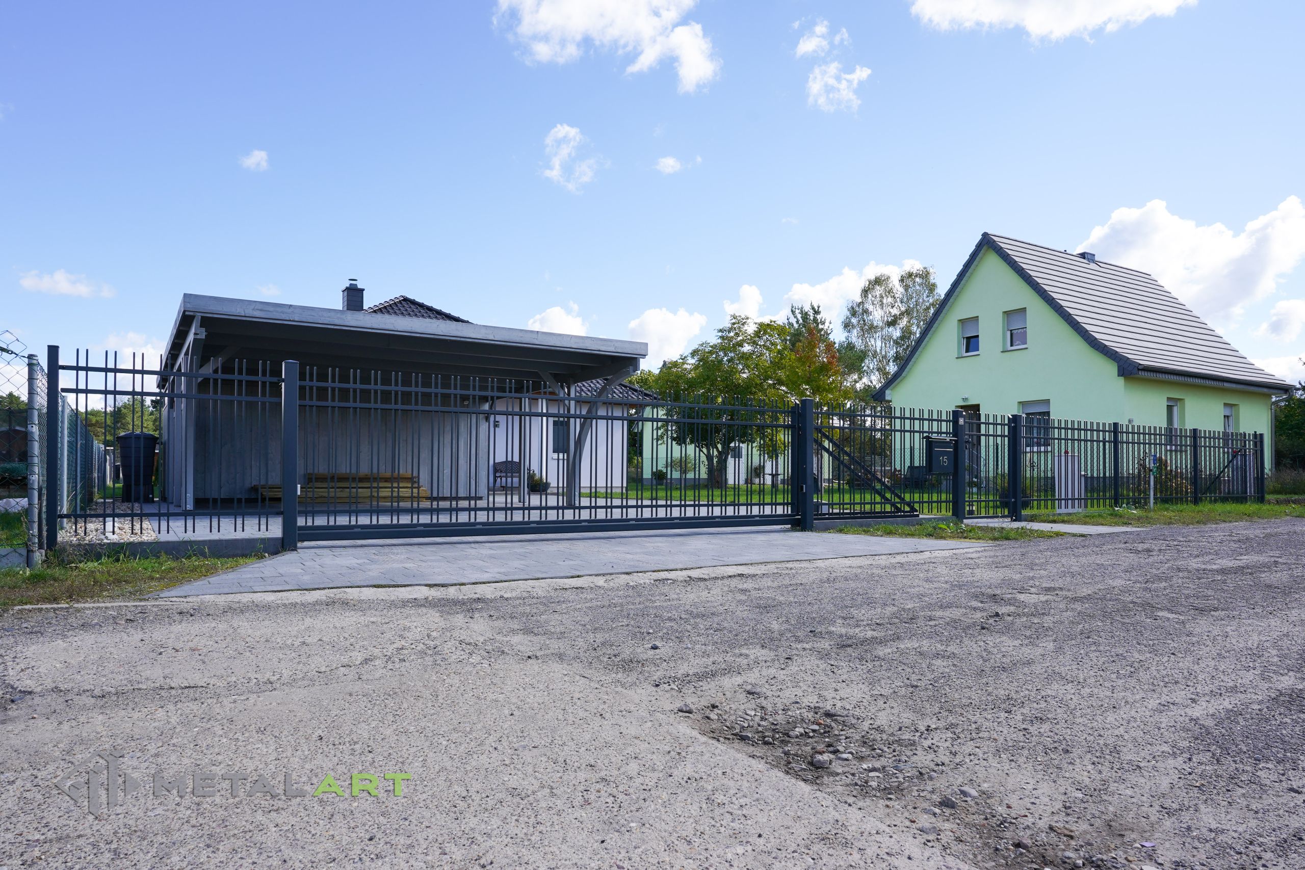 Zaunprojekt, Zaunportfolio, Zaunmuster, Schmiedezaun, Schmiedezäune, Zaunanlage Projekt, Zaun Metal Art, Zäune aus Polen, Zaun Berlin, Zaun günstig kaufen, Zäune und Tore, klassische Zäune, Gartenzaun, Gartenzäune