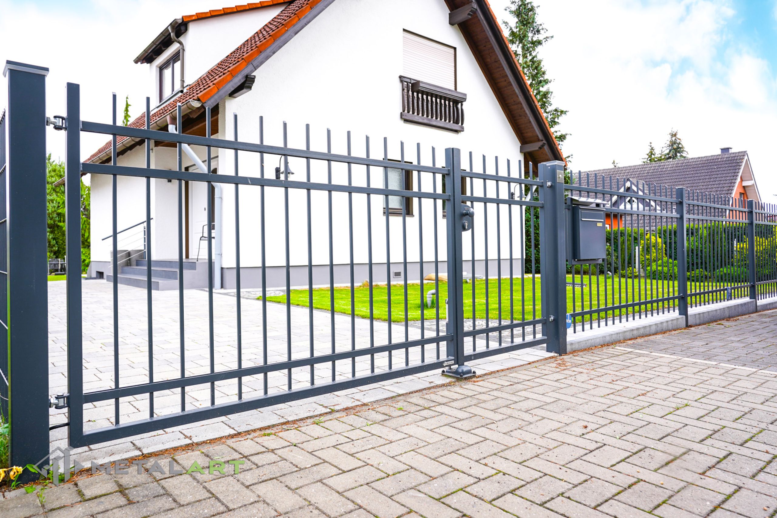 Zaunprojekt, Schmiedezaun, Schmiedezäune, Zaunanlage Projekt, Zaun Metal Art, Zäune aus Polen, Zaun Berlin, klassische Zäune, Gartenzaun, Gartenzäune