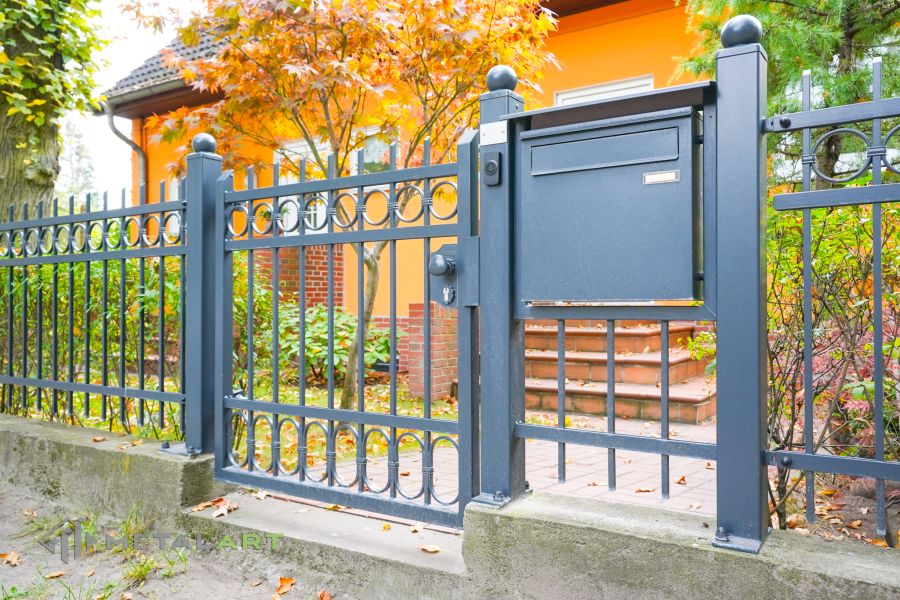 Zaunprojekt, Zaunportfolio, Zaunmuster, Schmiedezaun, Schmiedezäune, Zaunanlage Projekt, Zaun Metal Art, Zäune aus Polen, Zaun Berlin, Zaun günstig kaufen, Zäune und Tore, klassische Zäune, Gartenzaun, Gartenzäune