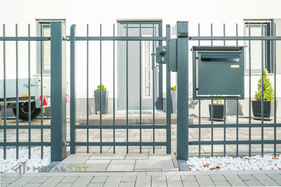 Zaunanlage, Zaunprojekt, Zaunportfolio, Zaunmuster, Schmiedezaun, Schmiedezäune, Zaun Metal Art, Zäune aus Polen, Zäune und Tore, klassische Zäune, Gartenzaun, Gartenzäune
