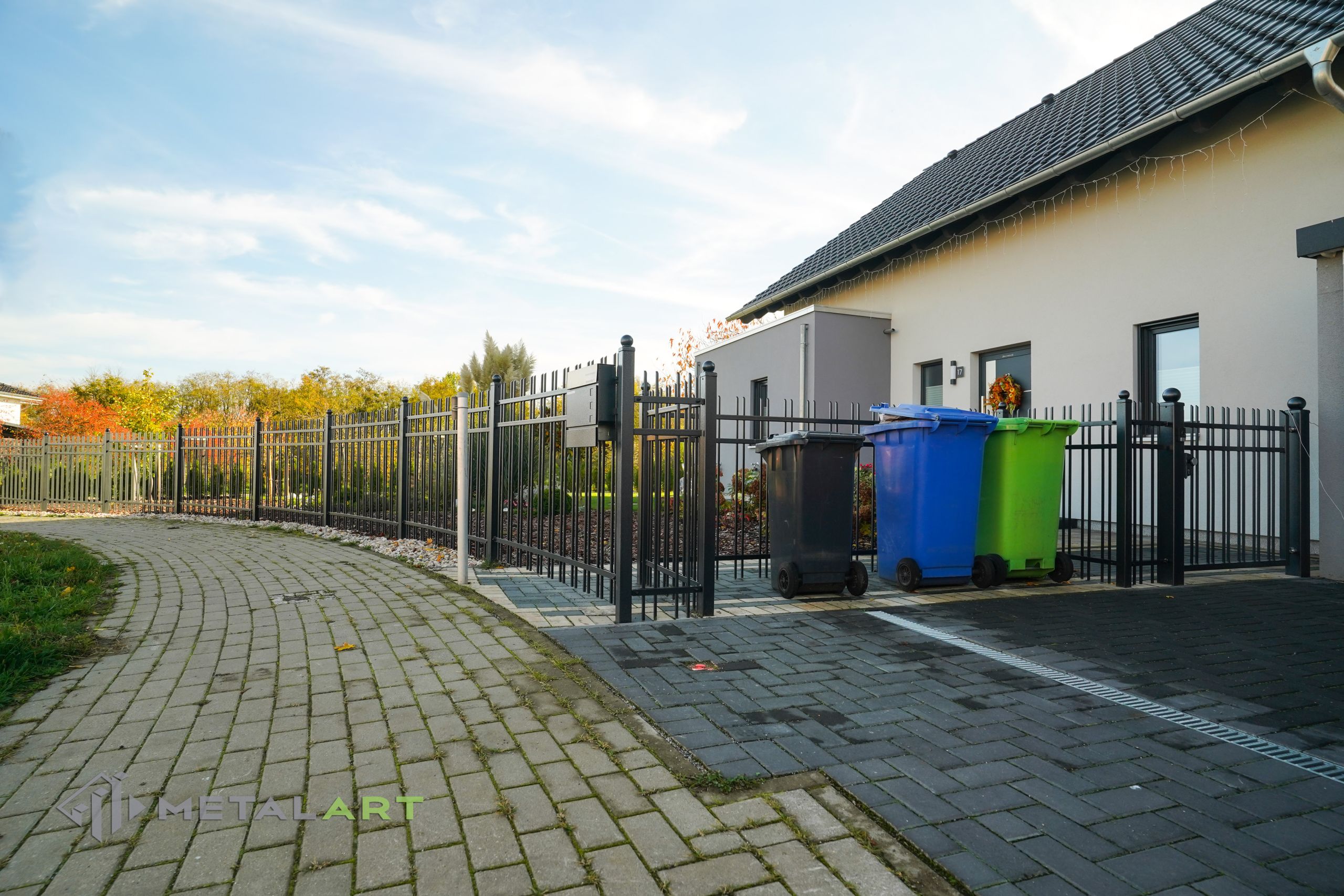 Zaunprojekt, Zaunportfolio, Zaunmuster, Schmiedezaun, Schmiedezäune, Zaunanlage Projekt, Zaun Metal Art, Zäune aus Polen, Zaun Berlin, Zaun günstig kaufen, Zäune und Tore, klassische Zäune, Gartenzaun, Gartenzäune