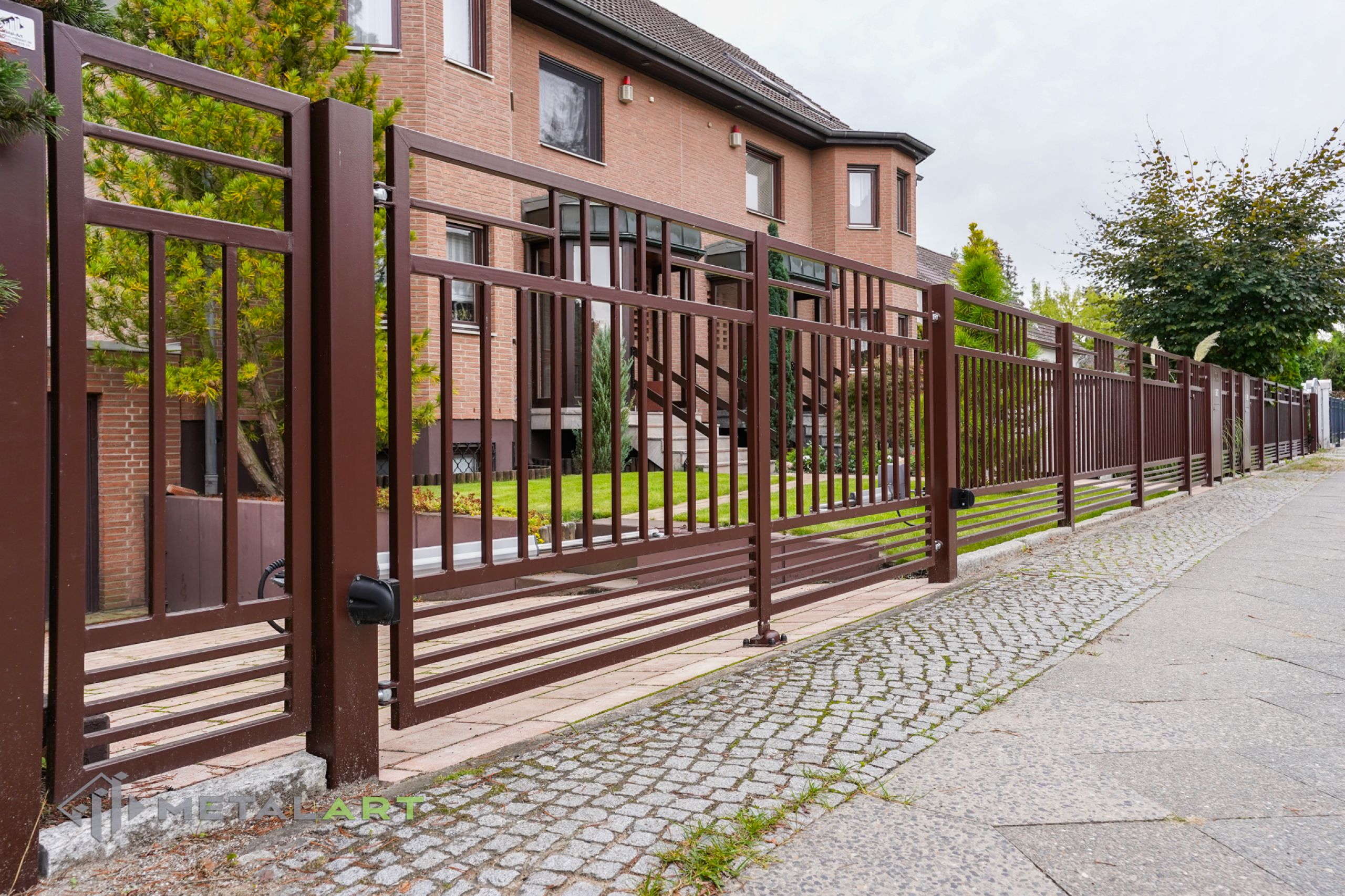 Zaunprojekt, Zaunportfolio, Zaunmuster, moderne Zäune, Zaunanlage Projekt, Zaun Metal Art, Zäune aus Polen, Zaun Berlin, Zaun günstig kaufen, Zäune und Tore