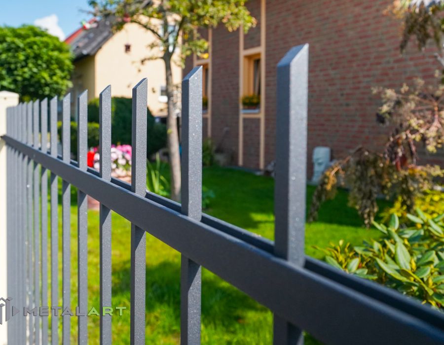 Zaunprojekt, Zaunportfolio, Zaunmuster, Schmiedezaun, Schmiedezäune, Zaunanlage Projekt, Zaun Metal Art, Zäune aus Polen, Zaun Berlin, Zaun günstig kaufen, Zäune und Tore, klassische Zäune, Gartenzaun, Gartenzäune