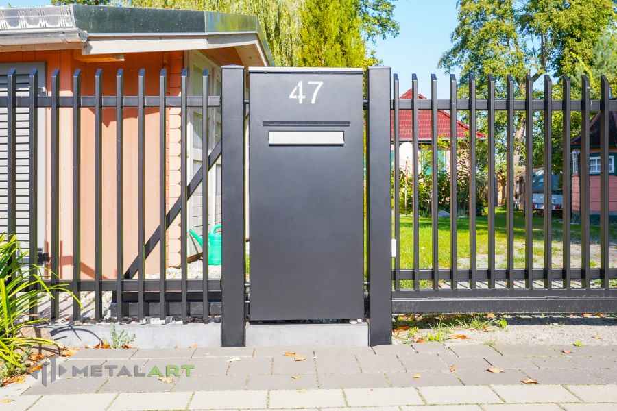 Zaunprojekt mit Schiebetor, Zaunportfolio, moderne Zäune, Zaunanlage Projekt, Zaun Metal Art, Zäune aus Polen, Zaun Berlin, Zaun günstig kaufen, Zäune und Tore