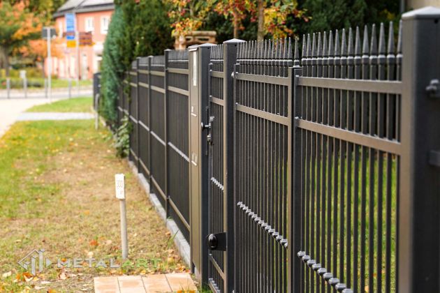 Querstreben im Zaun, Gartenzaun, Zaunprojekt, Zaunportfolio, Zaunmuster, moderne Zäune, Zaunanlage Projekt, Zaun Metal Art, Zäune aus Polen, Zaun Berlin, Zaun günstig kaufen, Zäune und Tore, klassische Zäune, Schmuckzaun, Schmuckzäune