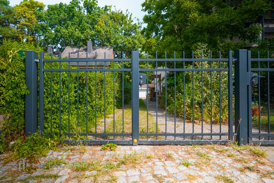Zaunprojekt, Zaunportfolio, Zaunmuster, Schmiedezaun, Schmiedezäune, Zaunanlage Projekt, Zaun Metal Art, klassische Zäune, Gartenzaun, Gartenzäune
