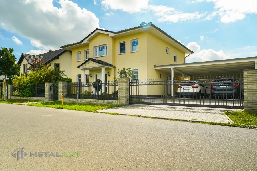 Zaunprojekt, Zaunportfolio, Zaunmuster, Schmiedezaun, Schmiedezäune, Zaunanlage Projekt, Zaun Metal Art, Zäune aus Polen, Zaun Berlin, Zaun günstig kaufen, Zäune und Tore, klassische Zäune, Gartenzaun, Gartenzäune