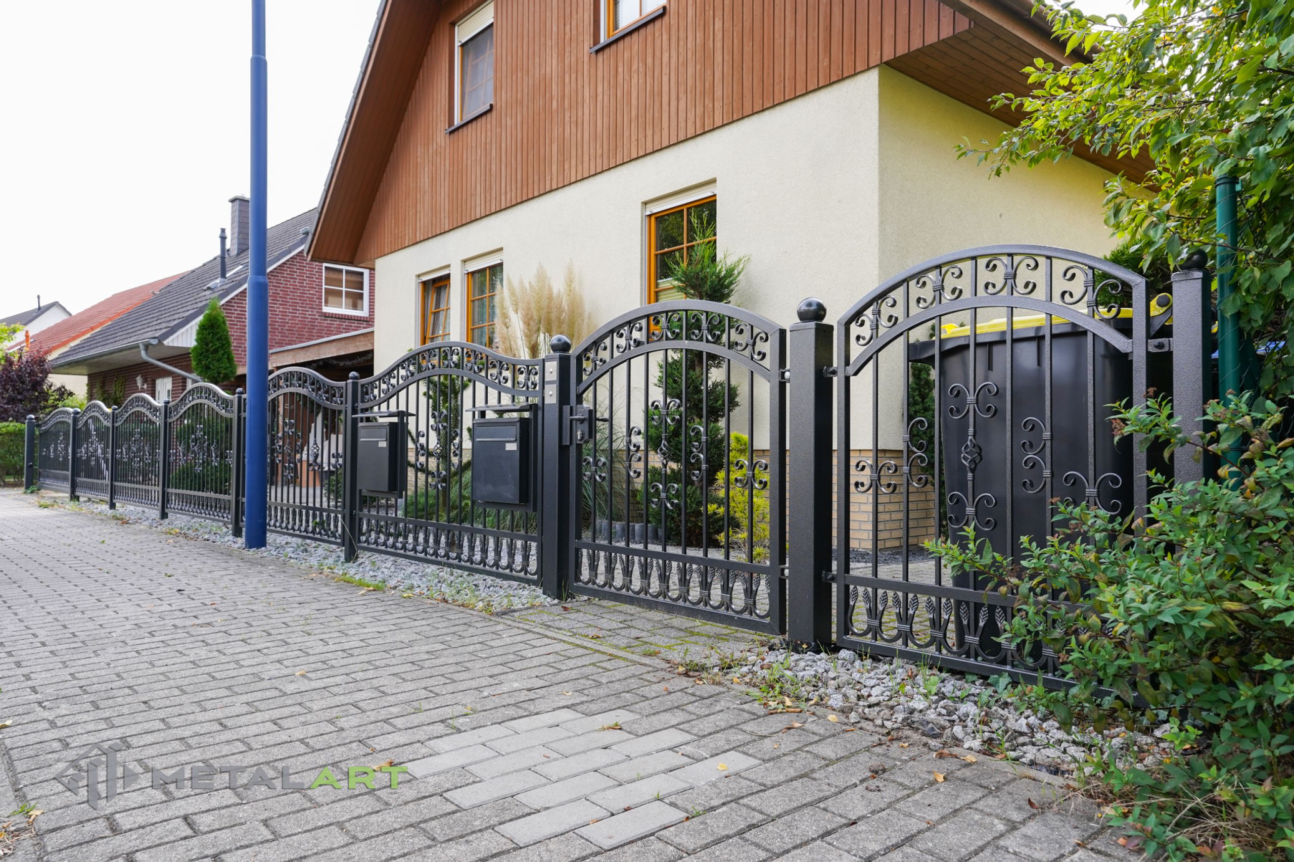 Zaunprojekt, Schmiedezaun, Zaunanlage in Welle, Zaun Metal Art, Zäune aus Polen, Zaun Berlin, Zaun günstig kaufen, Zäune und Tore, klassische Zäune, Schmuckzaun, Schmuckzäune, Gartenzaun, Gartenzäune