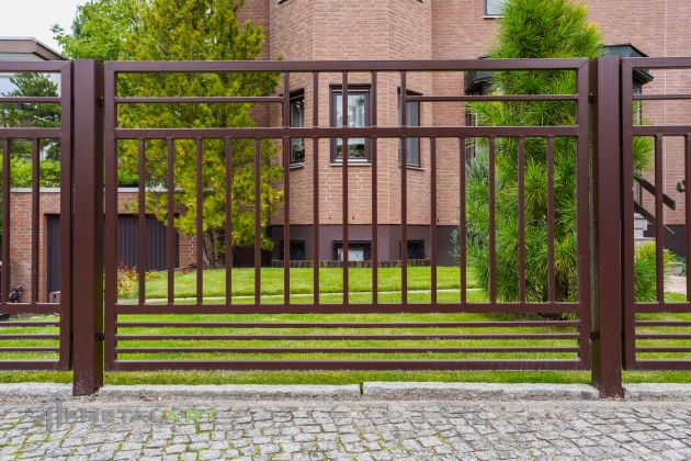 Rahmenzaun, Zaunprojekt, Zaunportfolio, Zaunmuster, moderne Zäune, Zaunanlage Projekt, Zaun Metal Art, Zäune aus Polen, Zaun Berlin, Zaun günstig kaufen, Zäune und Tore