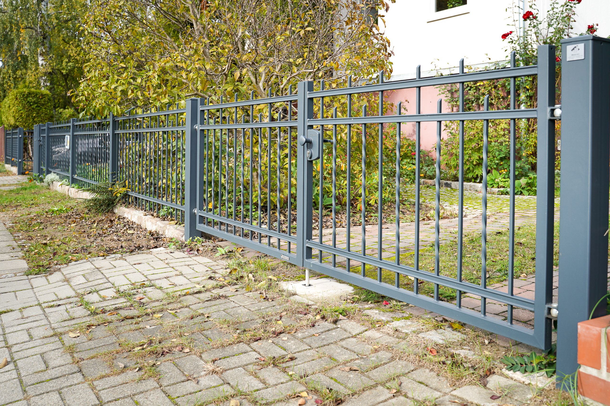 Zaun basic, Zaunprojekt, Zaunportfolio, Zaunmuster, Schmiedezaun, Schmiedezäune, Zaunanlage Projekt, Zaun Metal Art, Zäune aus Polen, Zaun Berlin, Zaun günstig kaufen, Zäune und Tore, klassische Zäune, Gartenzaun, Gartenzäune