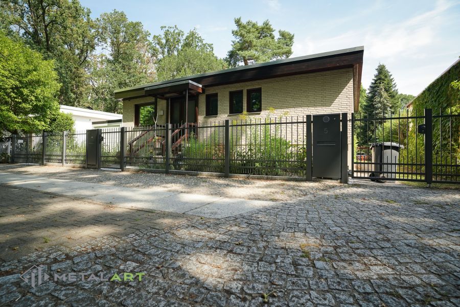 Zaunprojekt, Schmiedezaun, Schmiedezäune, Zaunanlage Projekt, Zaun Metal Art, Zäune aus Polen, Zaun Berlin, klassische Zäune, Gartenzaun, Gartenzäune