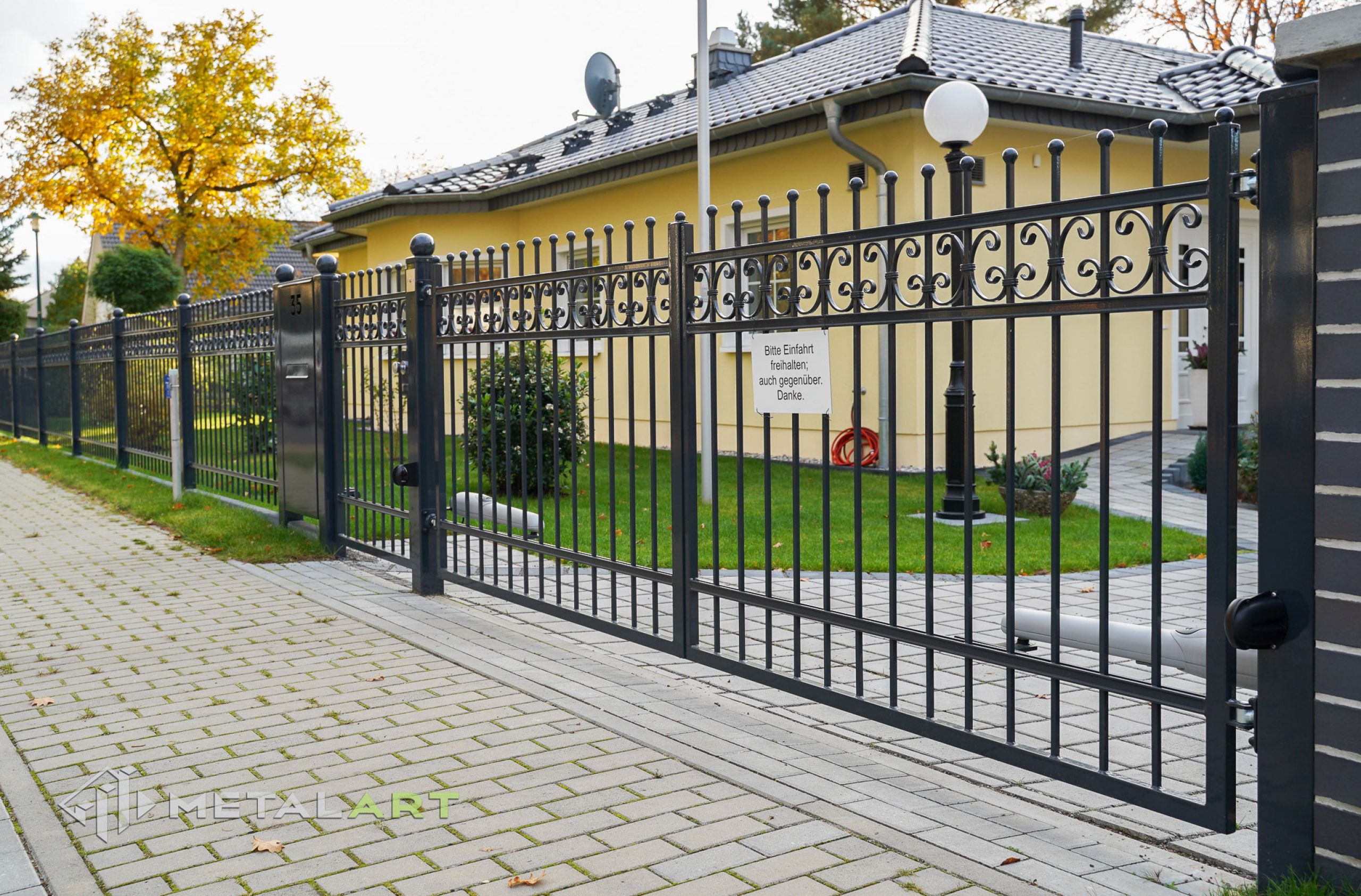 Zaunprojekt, Zaunportfolio, Zaunmuster, moderne Zäune, Zaunanlage Projekt, Zaun Metal Art, Zäune aus Polen, Zaun Berlin, Zaun günstig kaufen, Zäune und Tore, klassische Zäune, Schmuckzaun, Schmuckzäune