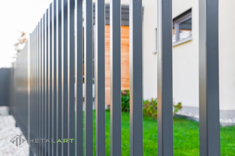 Zaunprojekt mit Schiebetor, Zaunportfolio, moderne Zäune, Zaunanlage Projekt, Zaun Metal Art, Zäune aus Polen, Zaun Berlin, Zaun günstig kaufen, Zäune und Tore