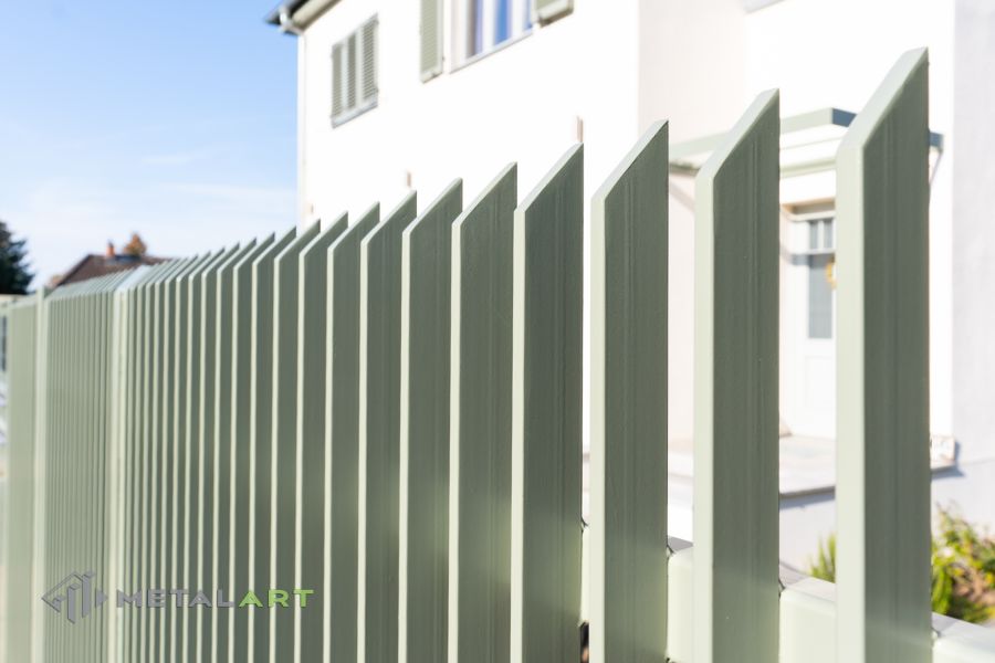 Zaunprojekt, Asymmetrisches Doppelflügeltor