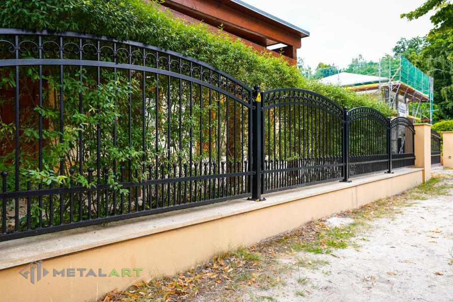 Schmuckzaun, Rahmenzaun, Zaunprojekt, Zaunportfolio, Zaun mit Bogen