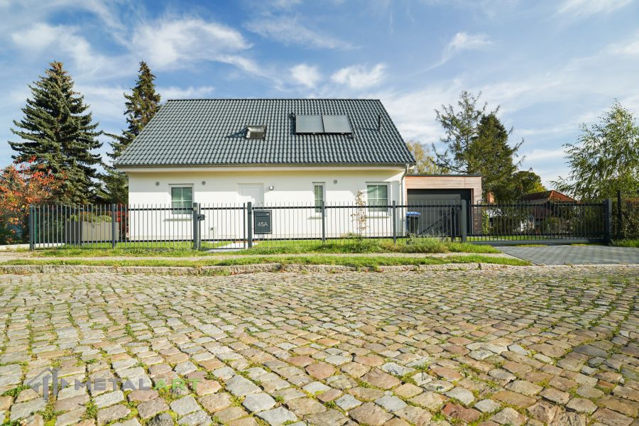 Zaunprojekt, Zaunportfolio, Zaunmuster, moderne Zäune, Zaunanlage Projekt, Zaun Metal Art, Zäune aus Polen, Zaun Berlin, Zaun günstig kaufen, Zäune und Tore