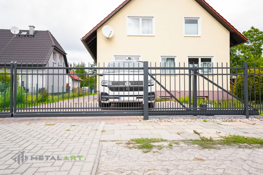 Schiebetor mit integrierter Pforte, klassische Zäune, Gartenzaun, Gartenzäune