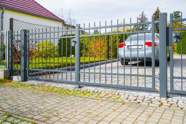Zaunprojekt, Zaunportfolio, Zaunmuster, Schmiedezaun, Schmiedezäune, Zaunanlage Projekt, Zaun Metal Art, Zäune aus Polen, Zaun Berlin, Zaun günstig kaufen, Zäune und Tore, klassische Zäune, Gartenzaun, Gartenzäune