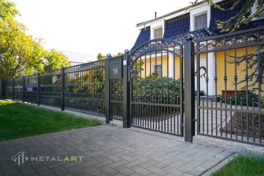 Gartenzaun, Zaunprojekt, Zaunportfolio, Zaunmuster, moderne Zäune, Zaunanlage Projekt, Zaun Metal Art, Zäune aus Polen, Zaun Berlin, Zaun günstig kaufen, Zäune und Tore, klassische Zäune, Schmuckzaun, Schmuckzäune