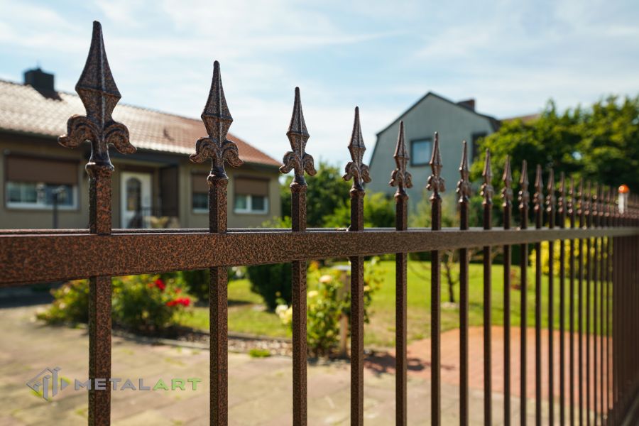 Zaunprojekt, Zaunportfolio, Zaunmuster, Schmiedezaun, Schmiedezäune, Zaunanlage Projekt, Zaun Metal Art, Zäune aus Polen, Zaun Berlin, Zaun günstig kaufen, Zäune und Tore, klassische Zäune, Gartenzaun, Gartenzäune