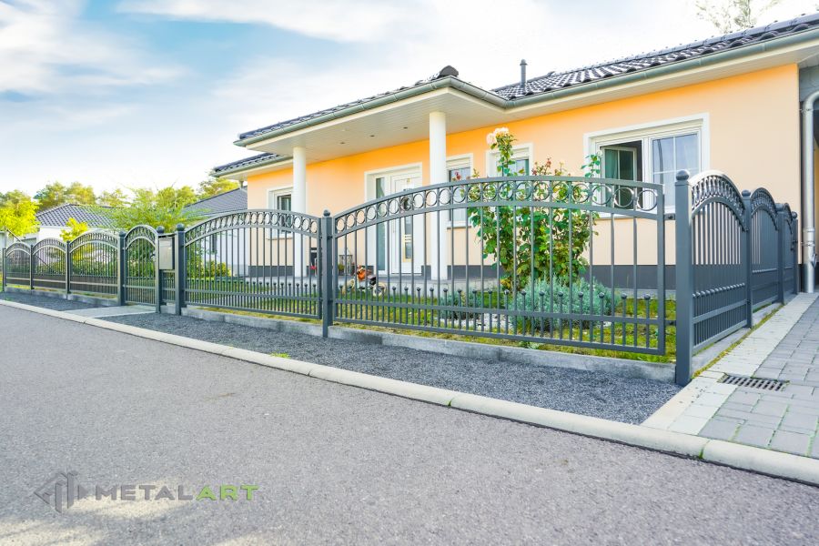 Schmuckzaun, Rahmenzaun, Schmiedezaun, Schmiedezäune, Zaunanlage Projekt, Zaun Metal Art, Zäune aus Polen, Zaun Berlin, mit Kugeln, klassische Zäune, Gartenzaun, Gartenzäune