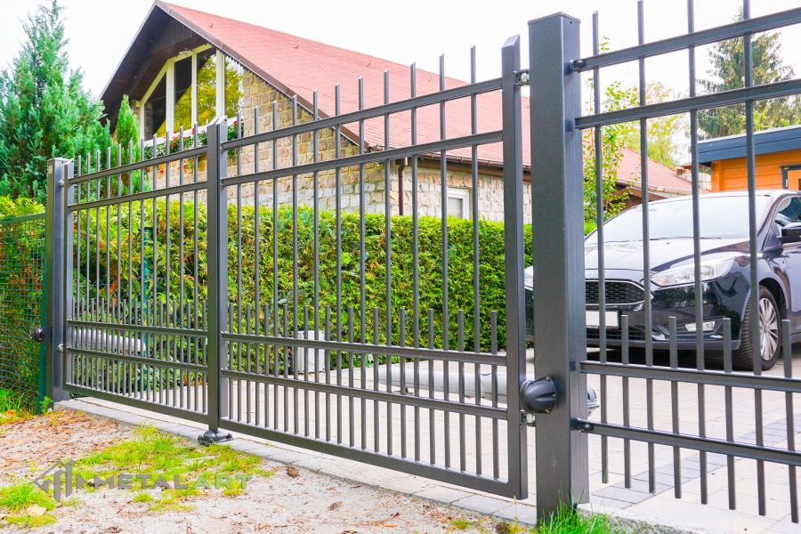 klassischer Zaun, Zaunprojekt, Zaun Metal Art, Zäune aus Polen, Zaun Berlin, Zaun günstig kaufen, Zäune und Tore, klassische Zäune, Gartenzaun, Gartenzäune