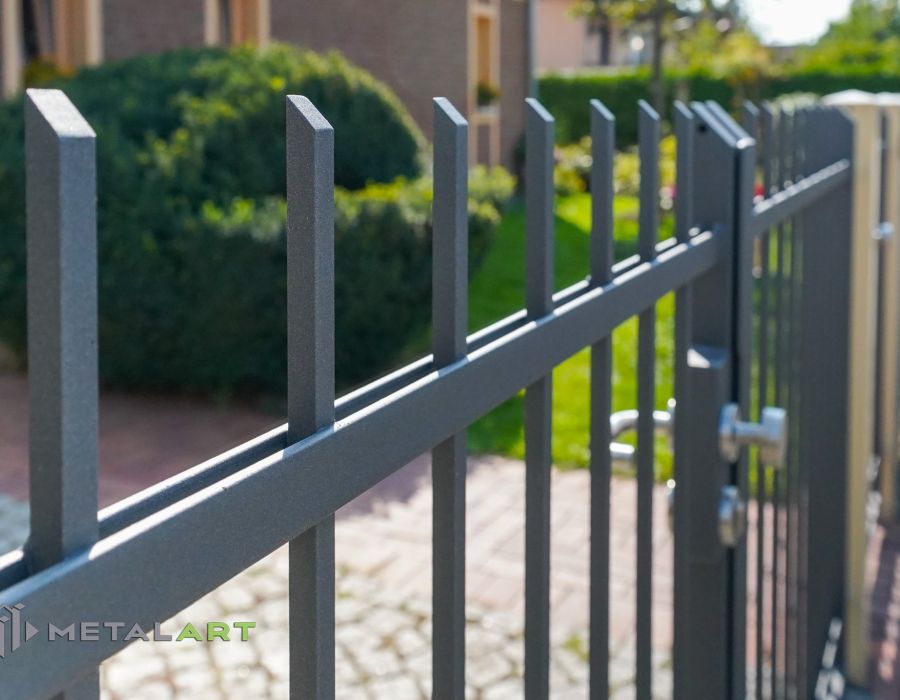 Zaunprojekt, Zaunportfolio, Zaunmuster, Schmiedezaun, Schmiedezäune, Zaunanlage Projekt, Zaun Metal Art, Zäune aus Polen, Zaun Berlin, Zaun günstig kaufen, Zäune und Tore, klassische Zäune, Gartenzaun, Gartenzäune