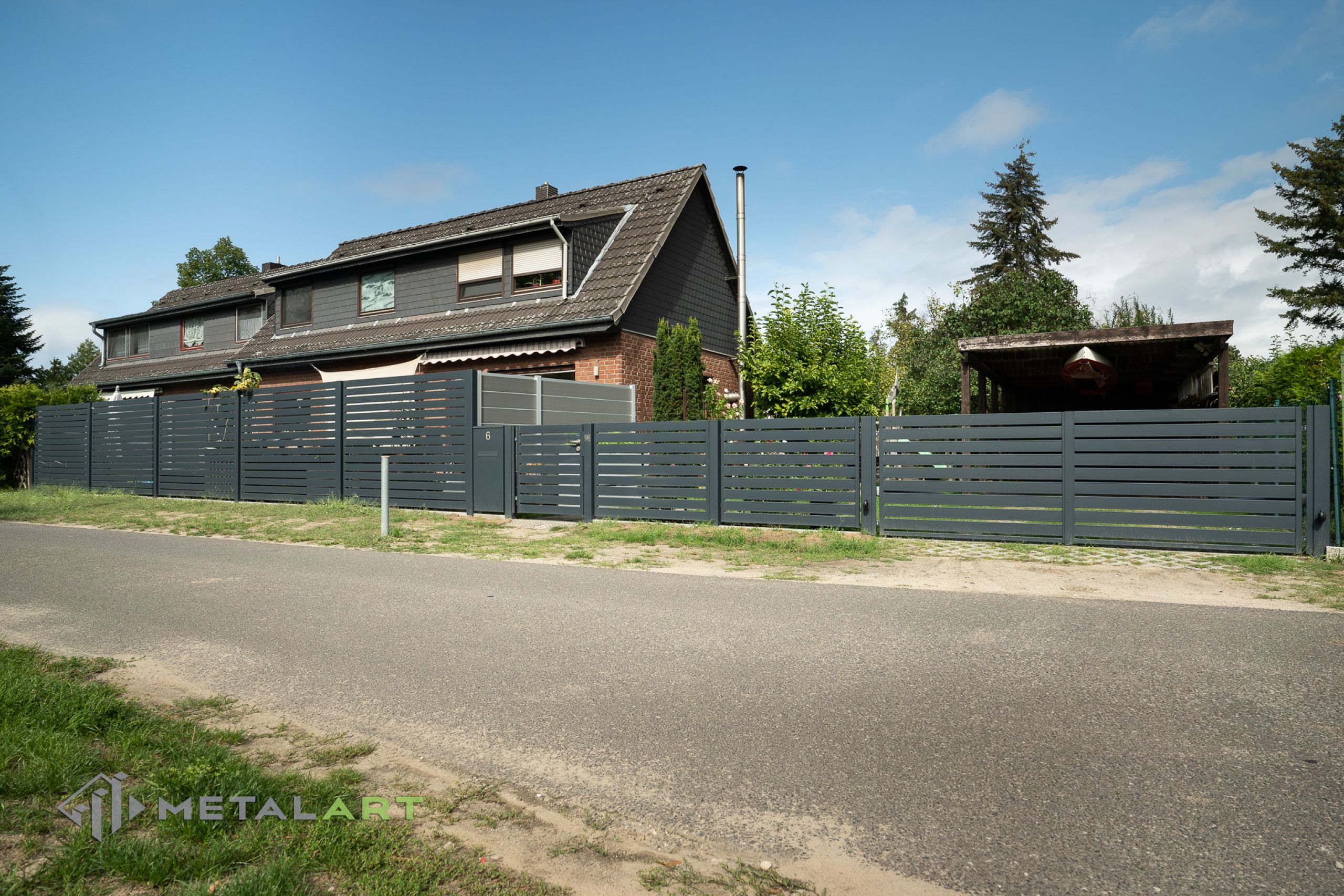 Einflügeltor, Zaunanlage Projekt, Zaun Metal Art, Zäune aus Polen, Zaun Berlin, Zaun günstig kaufen, Zäune und Tore, moderne Zäune, Sichtschutzzäune