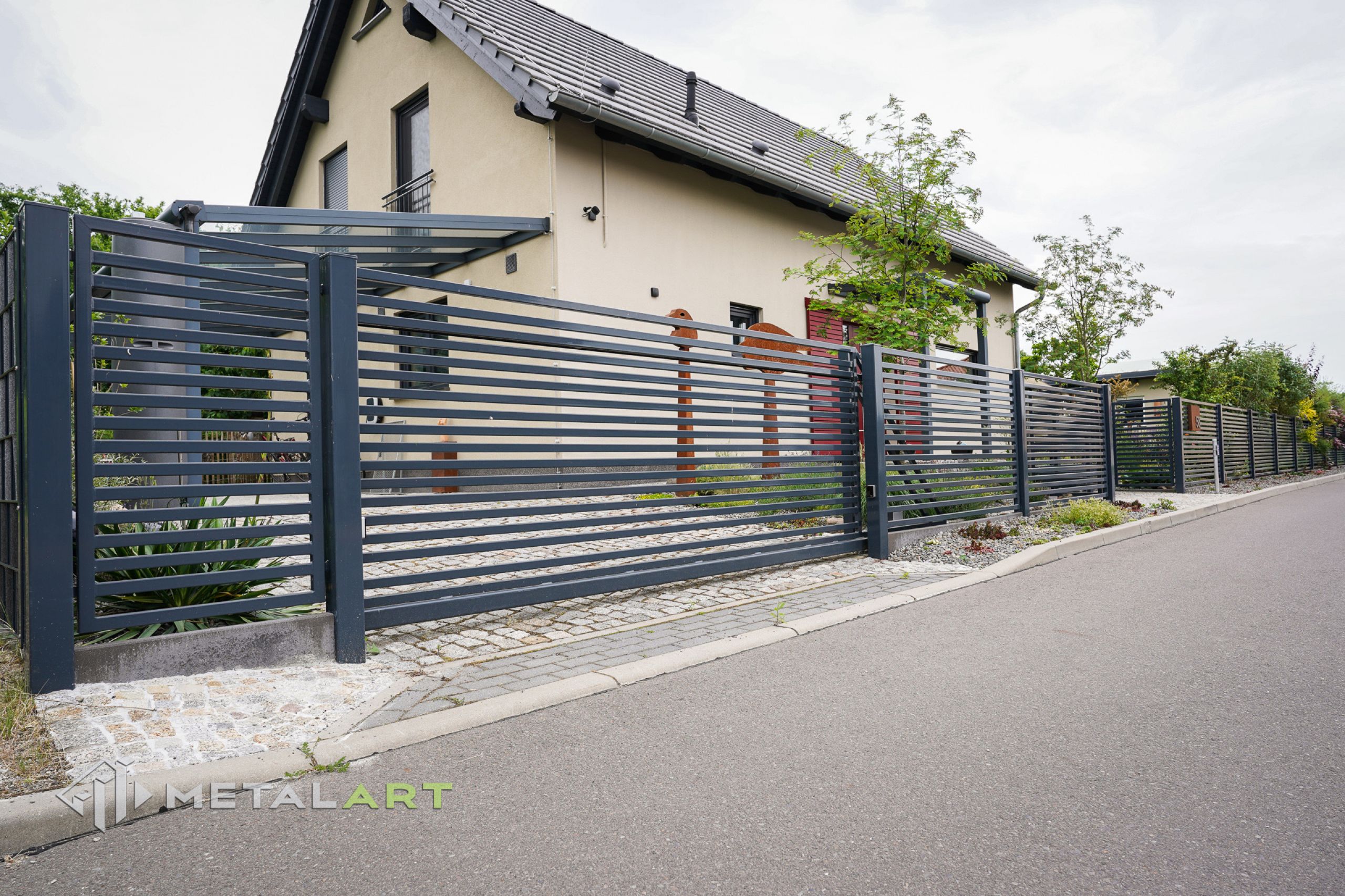moderne Zäune, Zaunanlage Projekt, Zaun Metal Art, Zäune aus Polen, Zaun Berlin, Zaun günstig kaufen, Zäune und Tore, moderne Zäune, Sichtschutzzäune