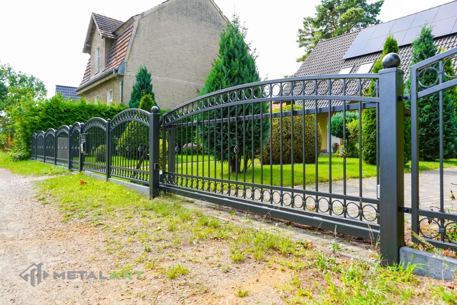 Schmuckzaun, Rahmenzaun, Schmiedezaun, Schmiedezäune, Zaunanlage Projekt, Zaun Metal Art, Zäune aus Polen, Zaun Berlin, mit Kugeln, klassische Zäune, Gartenzaun, Gartenzäune