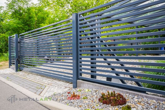 moderne Zäune, Zaunanlage Projekt, Zaun Metal Art, Zäune aus Polen, Zaun Berlin, Zaun günstig kaufen, Zäune und Tore, moderne Zäune, Sichtschutzzäune