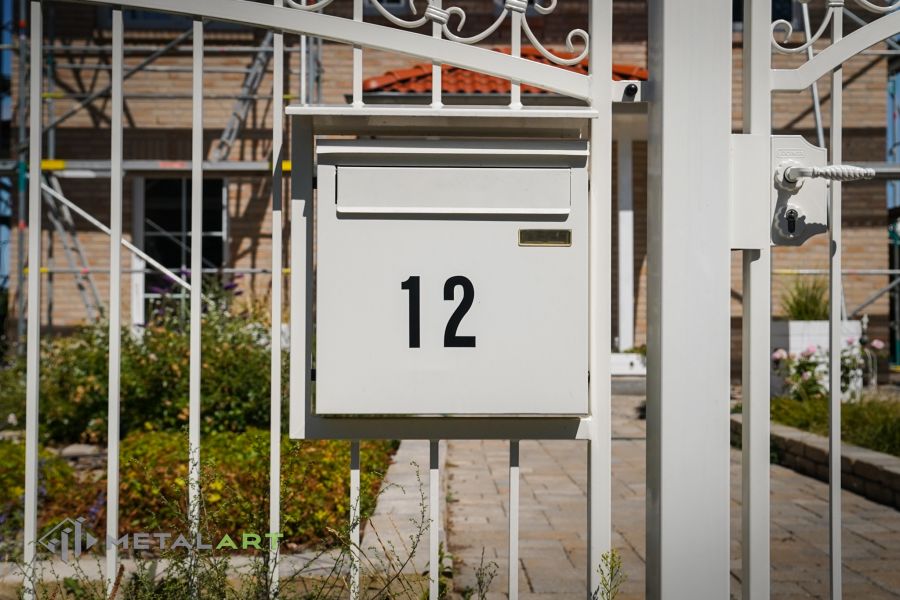 Schmuckzaun, Ornament im Zaun, Zaunprojekt, Schmiedezaun, Zaunanlage in Welle, Zaun Metal Art, Zäune aus Polen, Zaun Berlin, Zäune und Tore, klassische Zäune, Schmuckzäune, Gartenzaun