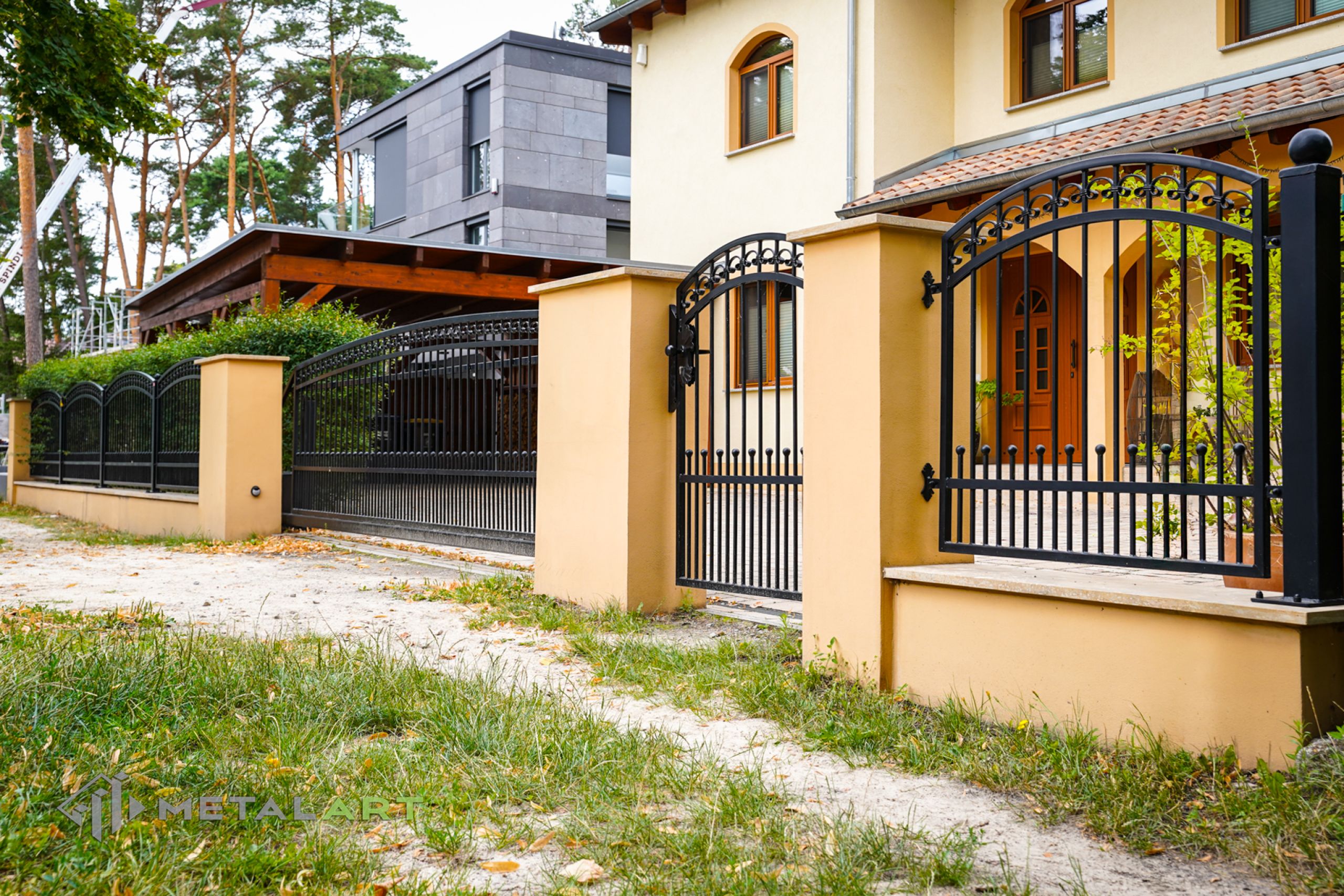 Zaunprojekt, Zaunportfolio, Zaunmuster, Schmiedezaun, Schmiedezäune, Zaunanlage Projekt, Zaun Metal Art, Zäune aus Polen, Zaun Berlin, Zaun günstig kaufen, Zäune und Tore, klassische Zäune, Schmuckzaun, Schmuckzäune, Gartenzaun, Gartenzäune