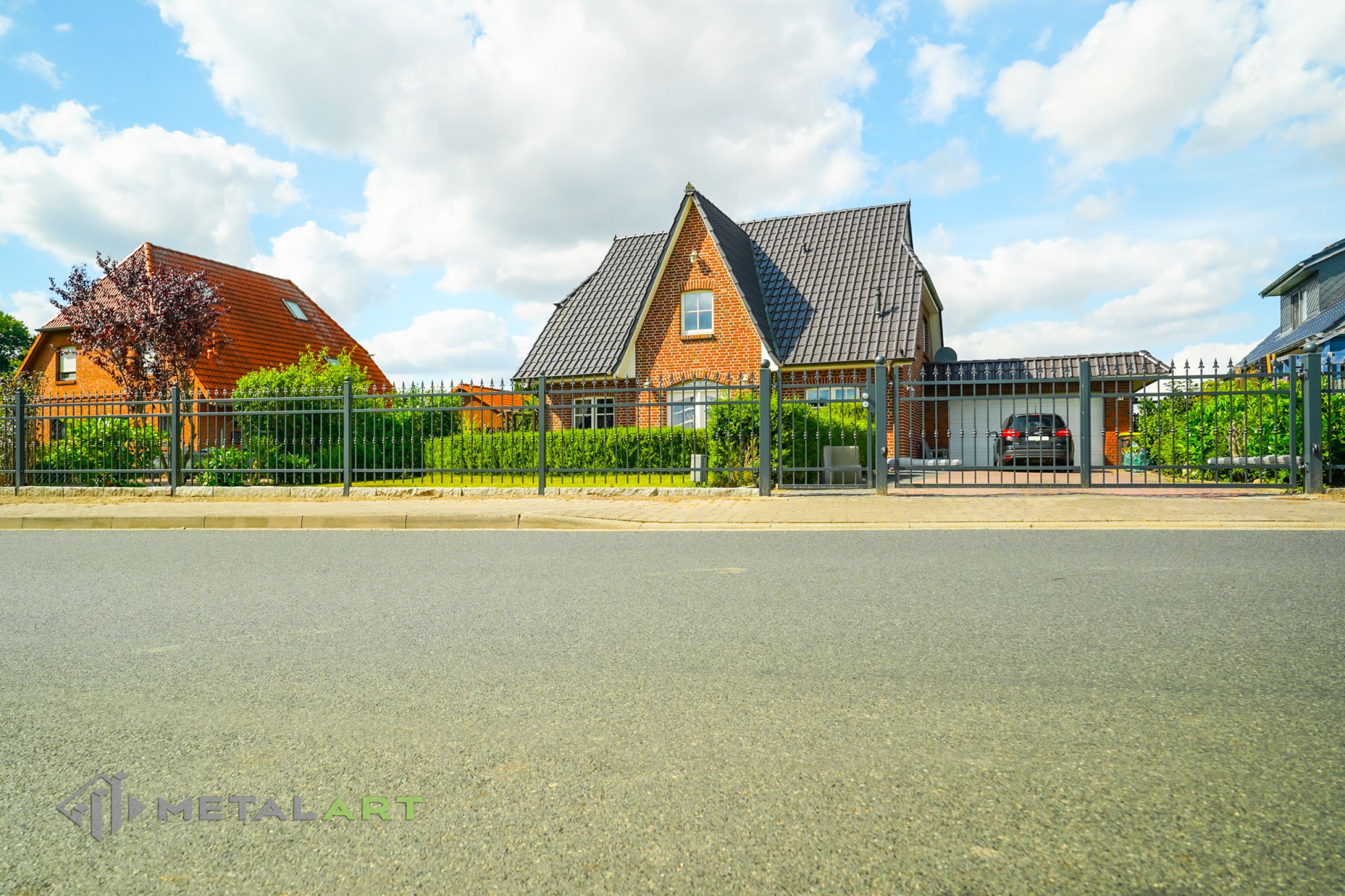 Gartenzaun, Zaunprojekt, Zaunportfolio, Zaunmuster, moderne Zäune, Zaunanlage Projekt, Zaun Metal Art, Zäune aus Polen, Zaun Berlin, Zaun günstig kaufen, Zäune und Tore, klassische Zäune, Schmuckzaun, Schmuckzäune