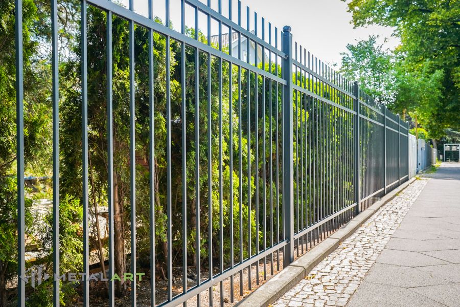 Zaunprojekt, Zaunportfolio, Zaunmuster, Schmiedezaun, Schmiedezäune, Zaunanlage Projekt, Zaun Metal Art, Zäune aus Polen, Zaun Berlin, Zaun günstig kaufen, Zäune und Tore, klassische Zäune, Gartenzaun, Gartenzäune