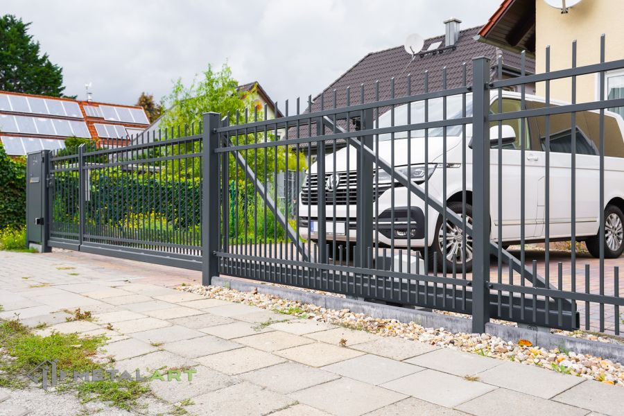 Schiebetor mit integrierter Pforte, klassische Zäune, Gartenzaun, Gartenzäune